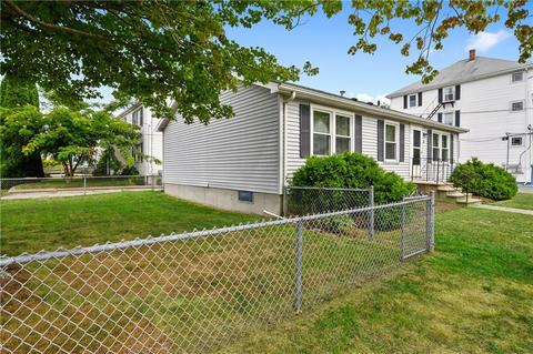 8 Hamilton St, Woonsocket, RI 02895 photo 2