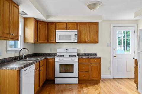8 Hamilton St, Woonsocket, RI 02895 photo 10