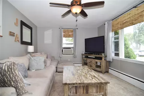 387 Maple St, Warwick, RI 02888 photo 4