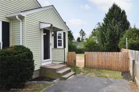 387 Maple St, Warwick, RI 02888 photo 31