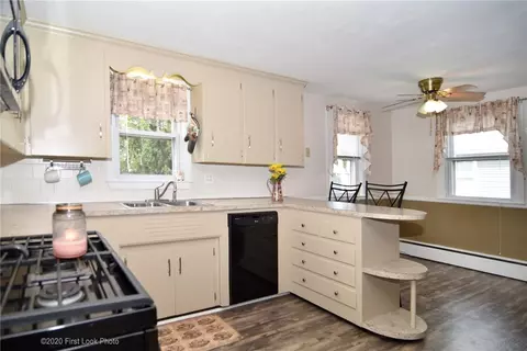 387 Maple St, Warwick, RI 02888 photo 10