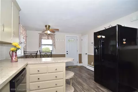 387 Maple St, Warwick, RI 02888 photo 13