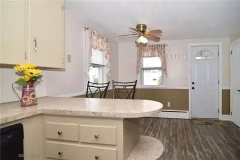 387 Maple St, Warwick, RI 02888 photo 14