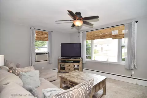 387 Maple St, Warwick, RI 02888 photo 3