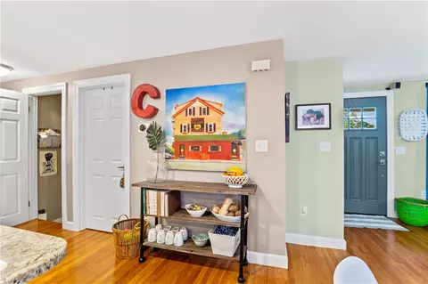 90 Spofford Ave, Warwick, RI 02888 photo 5