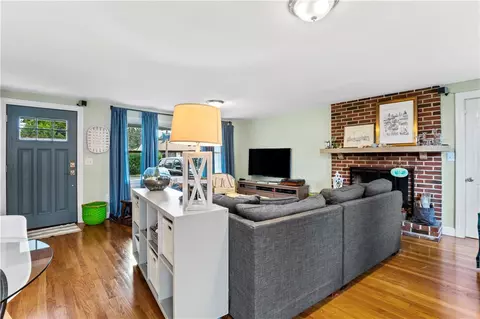 90 Spofford Ave, Warwick, RI 02888 photo 7