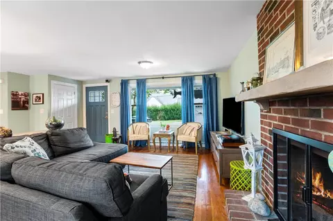 90 Spofford Ave, Warwick, RI 02888 photo 6