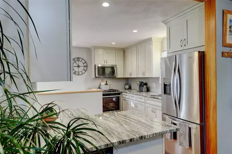 22 Snow Rd, Warwick, RI 02888 photo 8