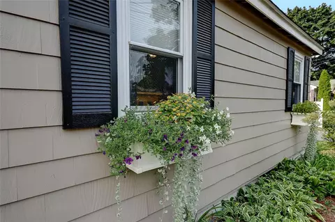 22 Snow Rd, Warwick, RI 02888 photo 3