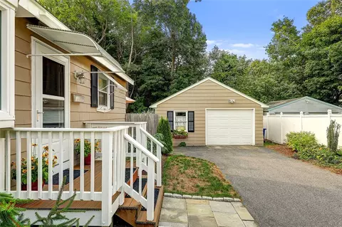 22 Snow Rd, Warwick, RI 02888 photo 2
