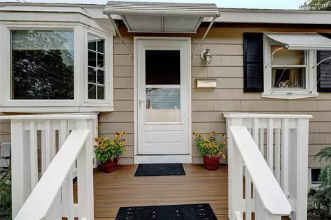 22 Snow Rd, Warwick, RI 02888 photo 4
