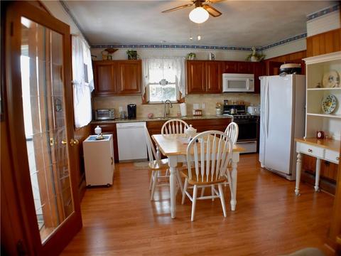 134 Carnation St, Woonsocket, RI 02895 photo 6