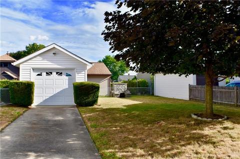 134 Carnation St, Woonsocket, RI 02895 photo 4