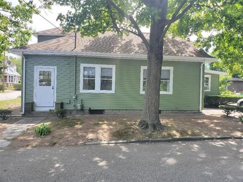 25 Booth Ave, Warwick, RI 02888 photo 1
