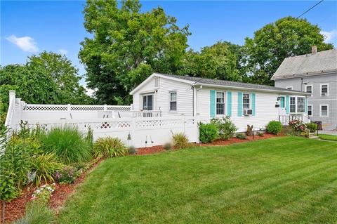 137 Grand St, Woonsocket, RI 02895 photo 3
