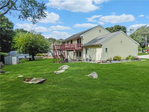 63 Oak St, Westerly, RI 02891 photo 4