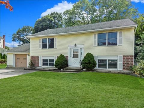 63 Oak St, Westerly, RI 02891 photo 3