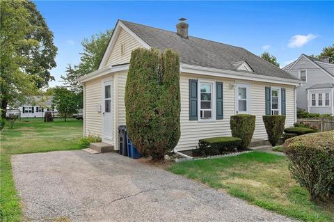220 Third Ave, Warwick, RI 02888 photo 3