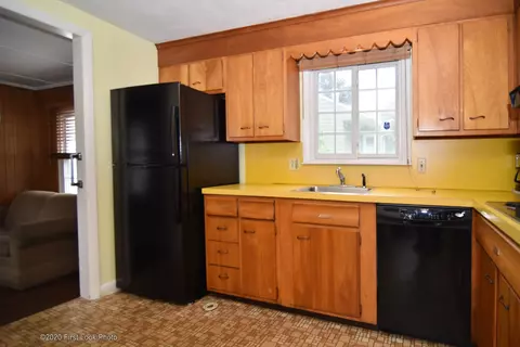 8 Floyd Rd, Warwick, RI 02888 photo 8