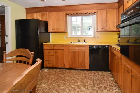 8 Floyd Rd, Warwick, RI 02888 photo 7