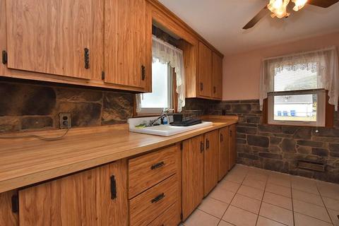 21 Pinegrove Ave, Warwick, RI 02889 photo 2