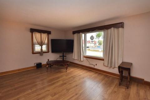 21 Pinegrove Ave, Warwick, RI 02889 photo 5