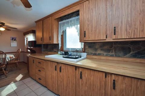 21 Pinegrove Ave, Warwick, RI 02889 photo 3