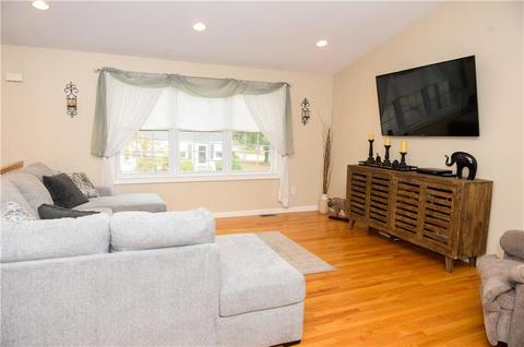 61 Taplow St, Warwick, RI 02889 photo 3