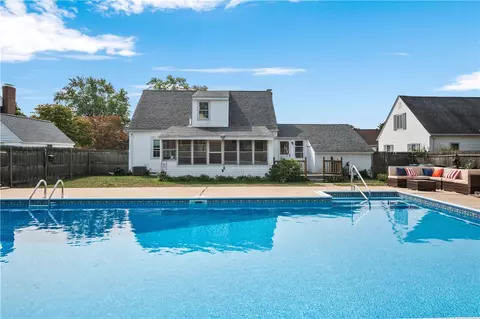 72 Harmony Ct, Warwick, RI 02889 photo 5