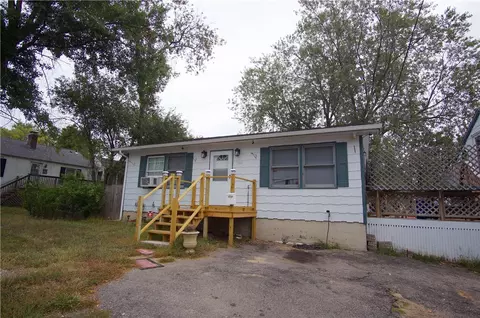160 Asylum St, Woonsocket, RI 02895 photo 2