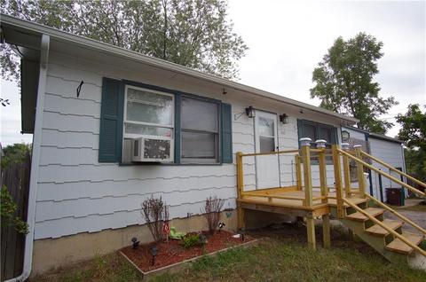 160 Asylum St, Woonsocket, RI 02895 photo 4