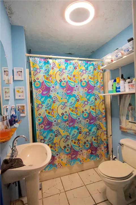160 Asylum St, Woonsocket, RI 02895 photo 9