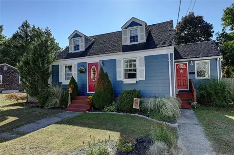 34 Greylawn Ave, Warwick, RI 02889 photo 2