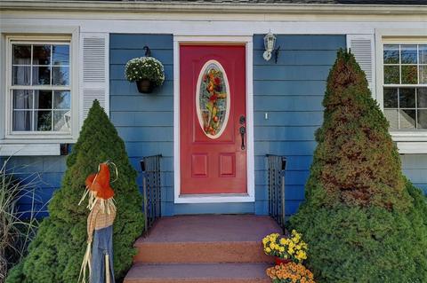 34 Greylawn Ave, Warwick, RI 02889 photo 4