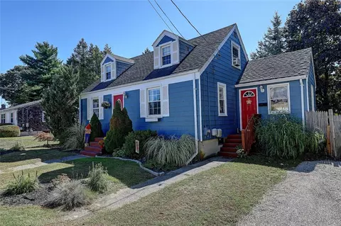 34 Greylawn Ave, Warwick, RI 02889 photo 3