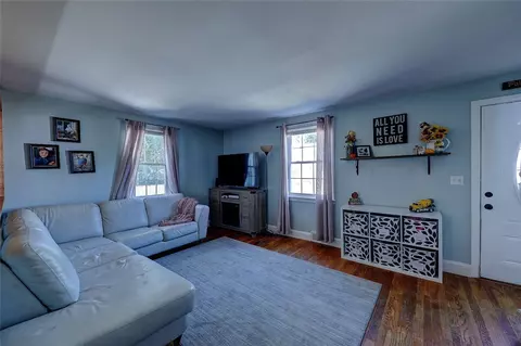 34 Greylawn Ave, Warwick, RI 02889 photo 5