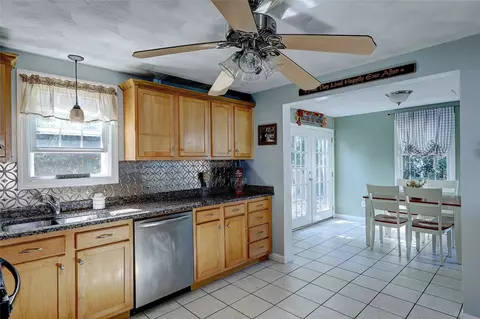 34 Greylawn Ave, Warwick, RI 02889 photo 10