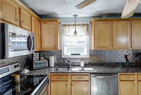 34 Greylawn Ave, Warwick, RI 02889 photo 11
