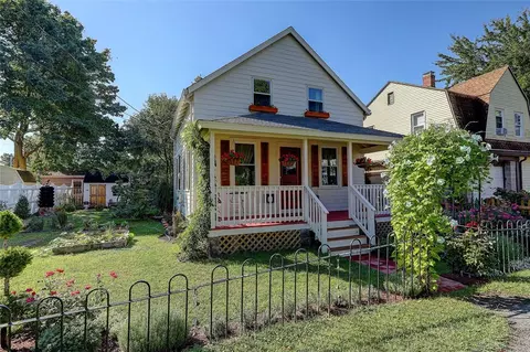 12 Allard St, Warwick, RI 02889 photo 2