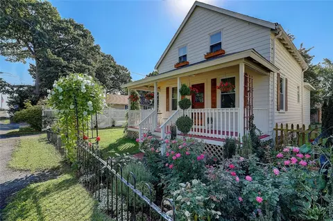 12 Allard St, Warwick, RI 02889 photo 1