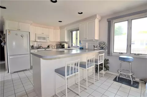 77 Wayne St, Warwick, RI 02889 photo 9