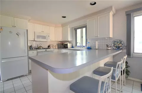 77 Wayne St, Warwick, RI 02889 photo 8