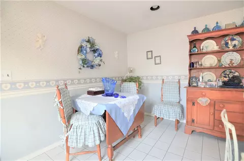 77 Wayne St, Warwick, RI 02889 photo 14