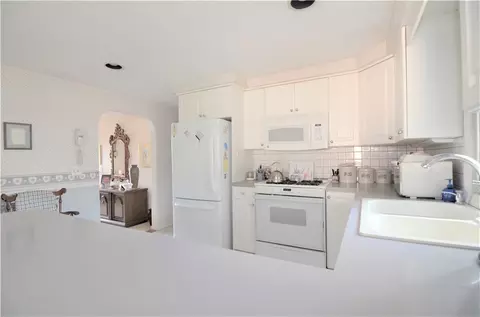 77 Wayne St, Warwick, RI 02889 photo 12