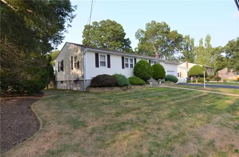 77 Wayne St, Warwick, RI 02889 photo 3