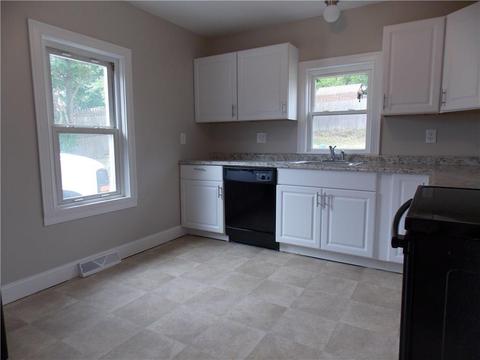 80 Read Ave, Coventry, RI 02816 photo 2