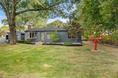 72 Clara Ave, Warwick, RI 02889 photo 3