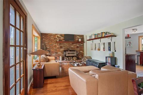 72 Clara Ave, Warwick, RI 02889 photo 5