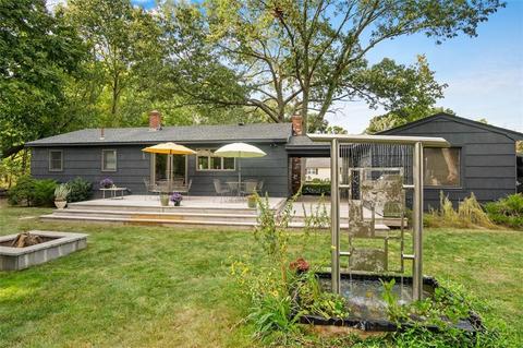 72 Clara Ave, Warwick, RI 02889 photo 2