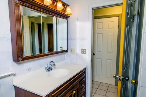 42 Becker St, Warwick, RI 02886 photo 16